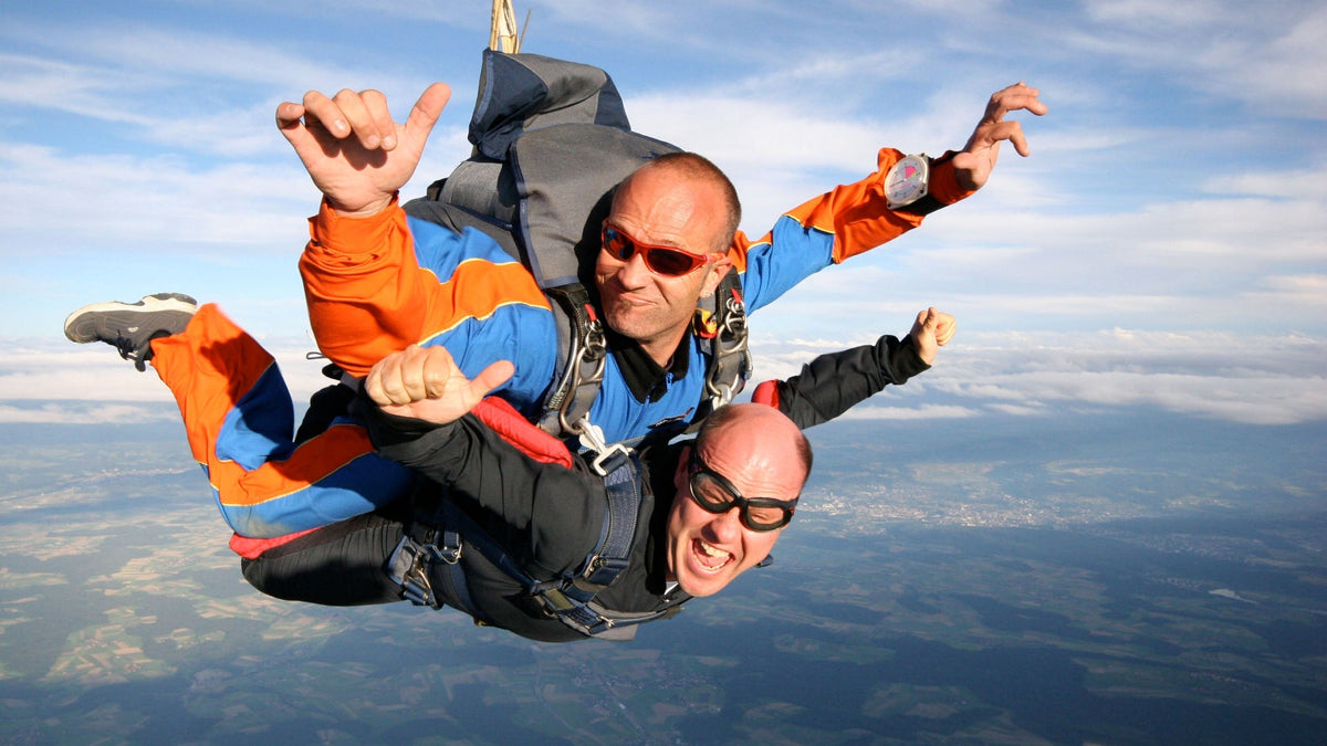 Combien coûte un saut en parachute en Suisse ? Prix et formules tandem
